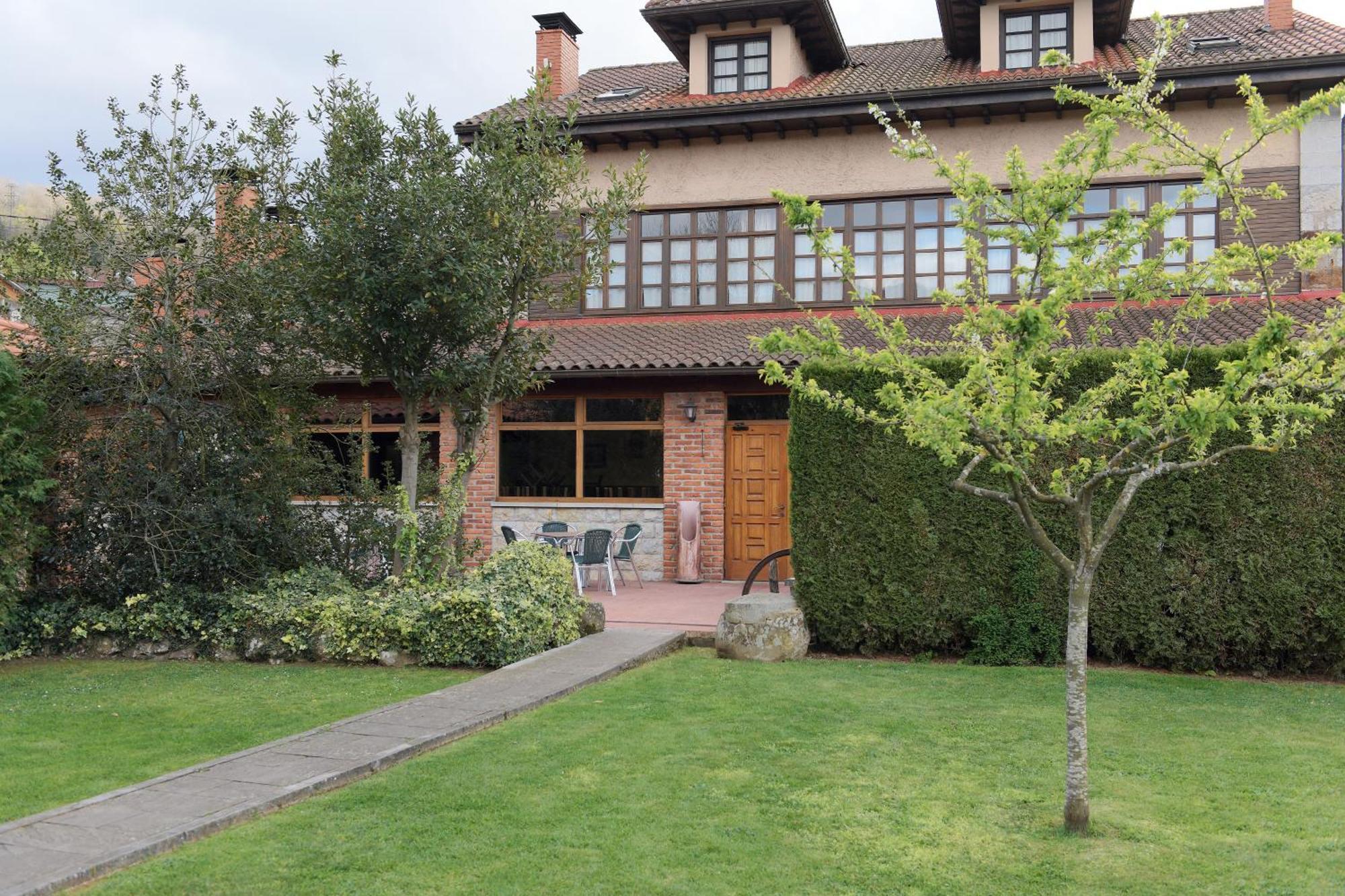 Penzion La Casona De Entralgo Pola de Laviana Exteriér fotografie