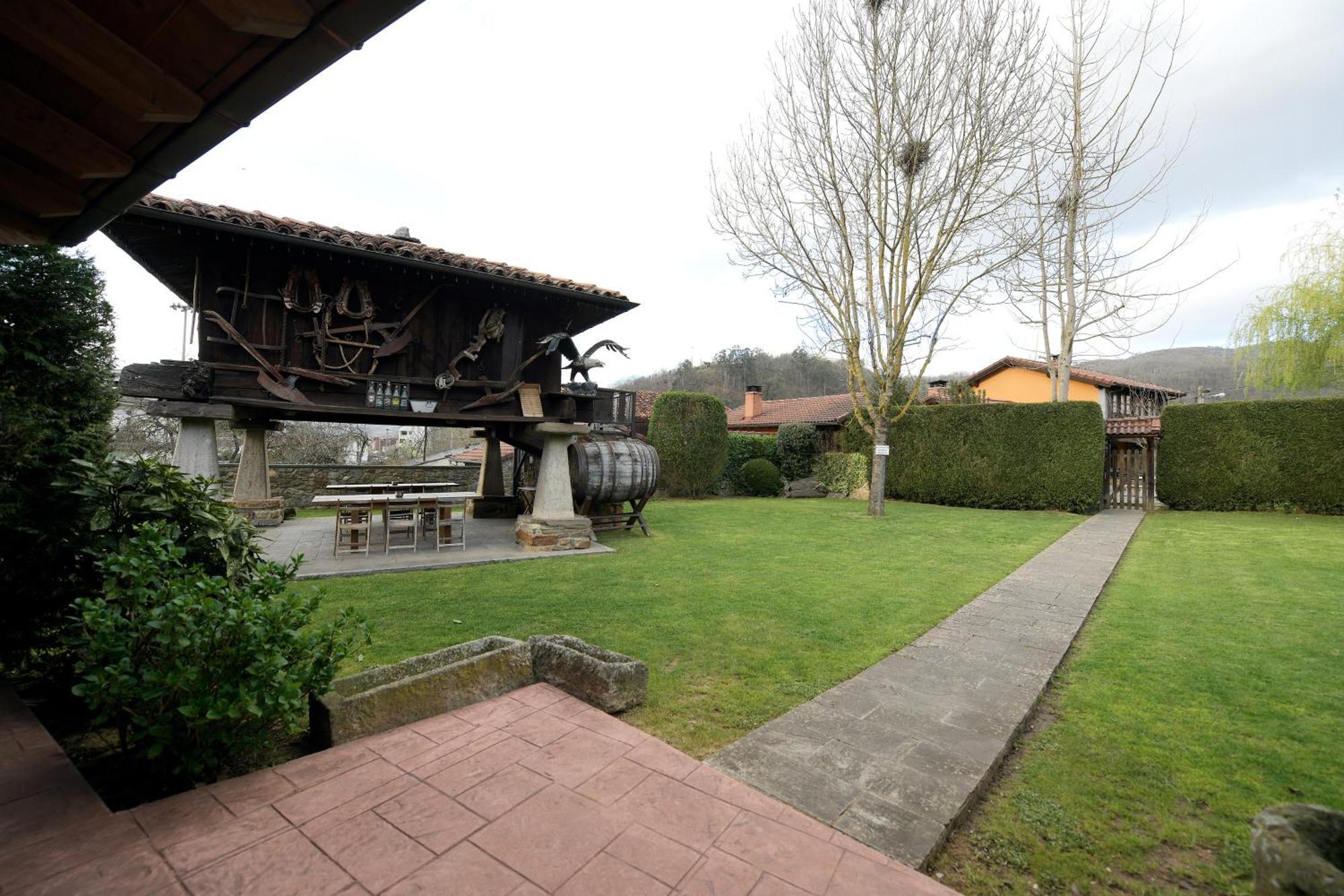 Penzion La Casona De Entralgo Pola de Laviana Exteriér fotografie